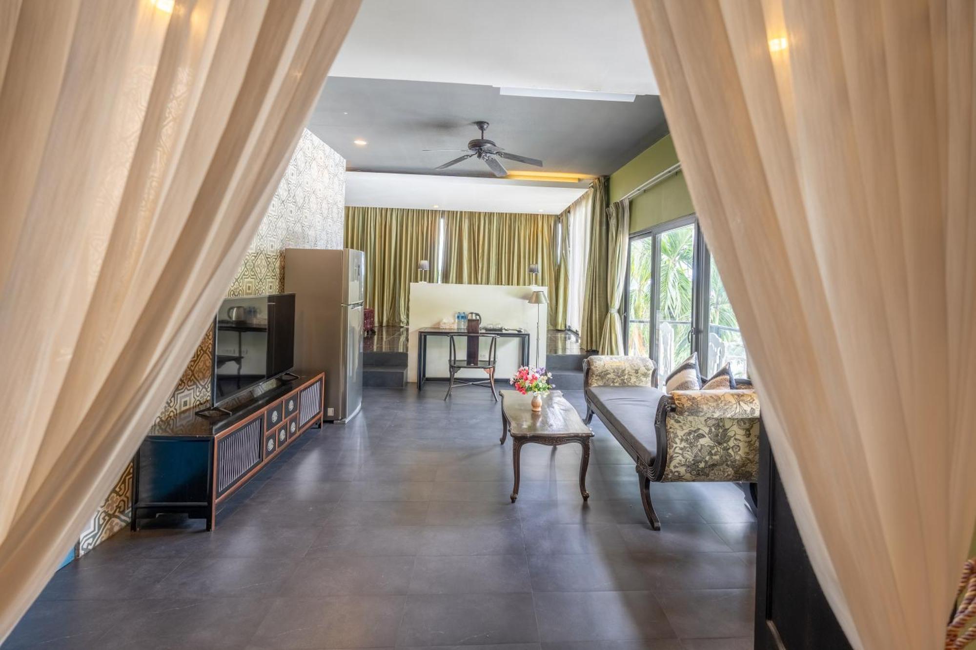 מלון Sea Phuket Sha 4*